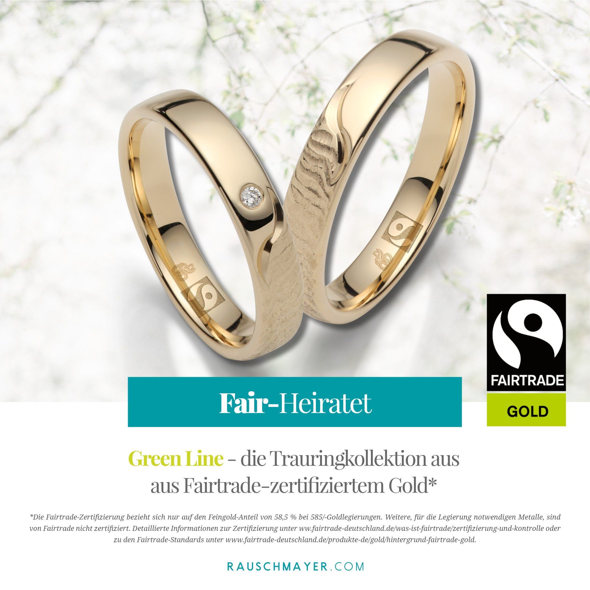 Ein Paar goldene Eheringe mit den Worten Fairtrade Gold auf der Unterseite