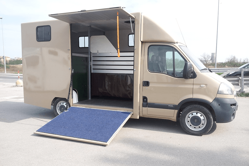 van trasporto cavalli