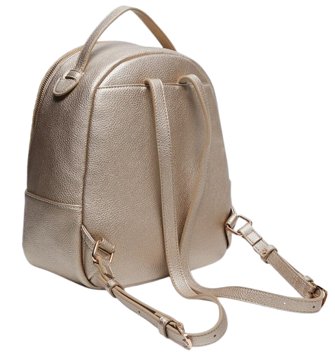 Il retro di uno zaino dorato con cinturino marrone