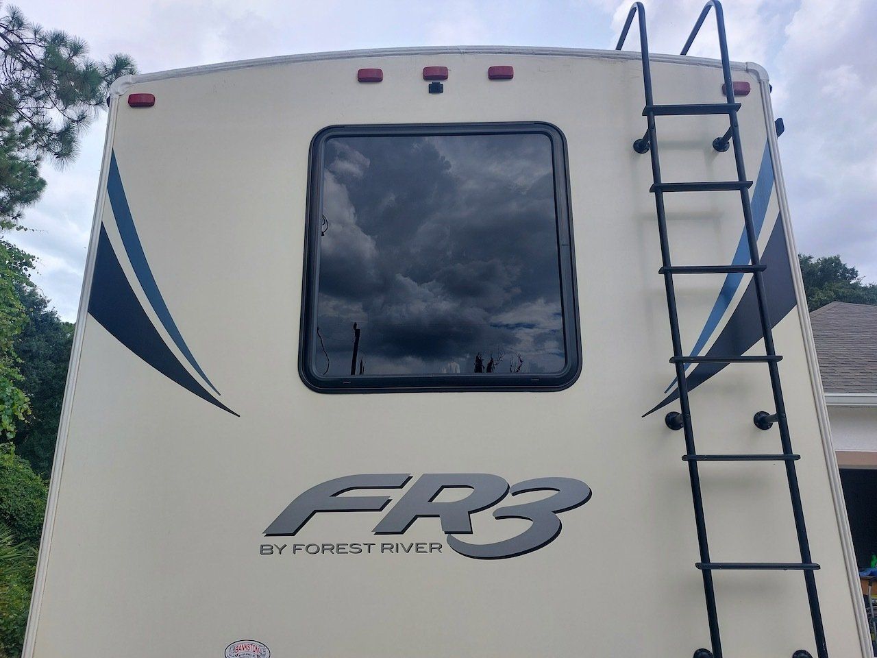 A white rv with the word fr3 on the side