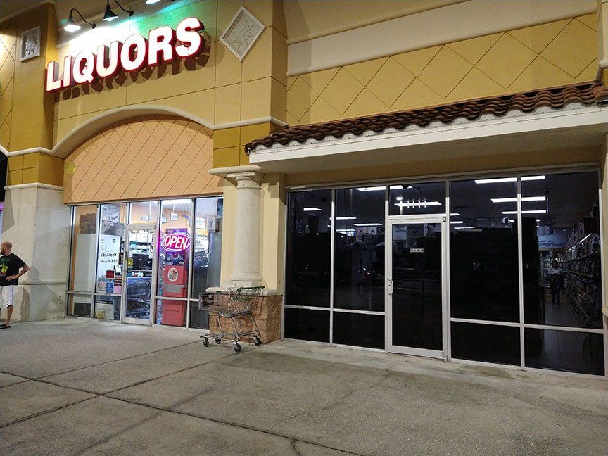 A liquor store with a sign that says liquors