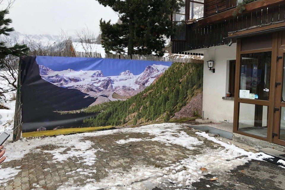 bannière avec panorama de montagne