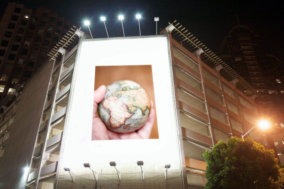stampa di grande formato su facciata di edificio