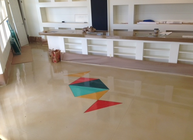 A room with a geometric pattern on the floor