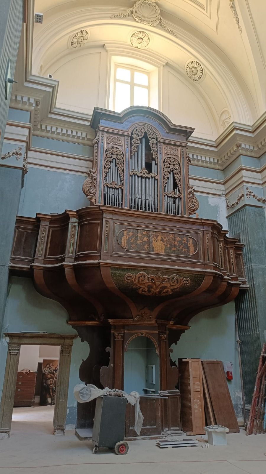 Restauro interno di chiesa