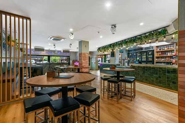 Tatts Hotel Dining Room, Lunch and Dinner