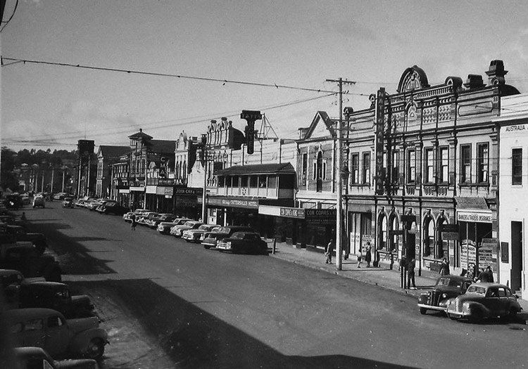 Photo of Tatts Hotel Toowoomba from 1946