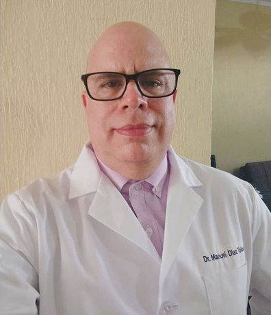 Consulta de neumología con el Dr. Manuel Díaz Toledo