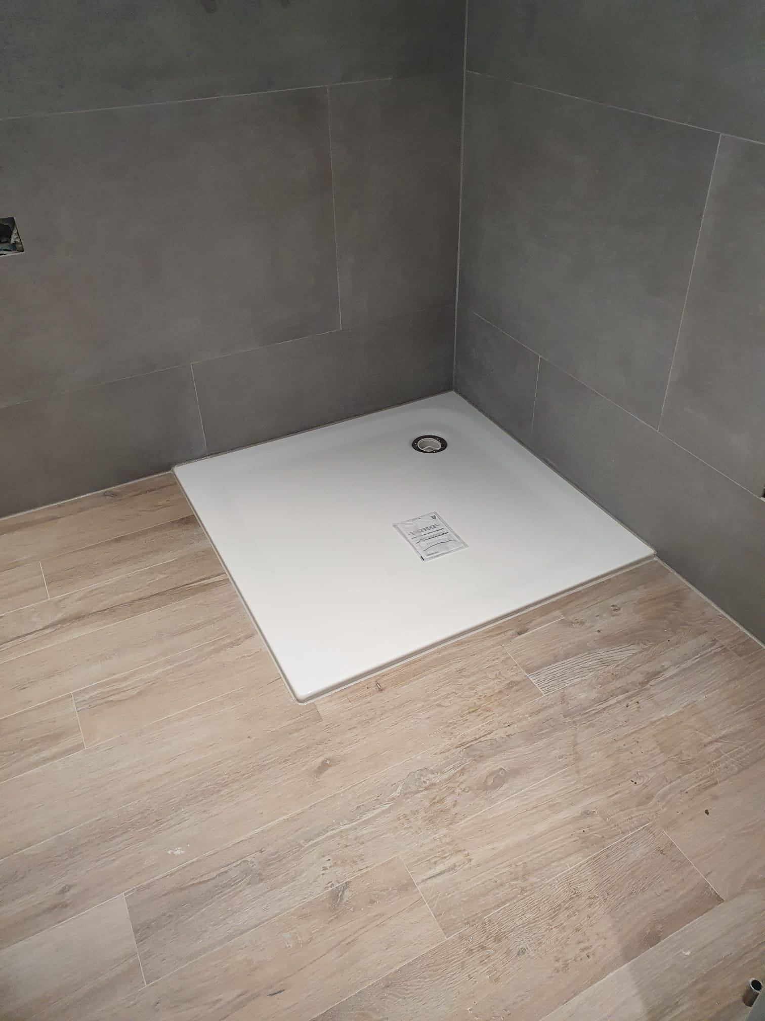 sol de douche installé