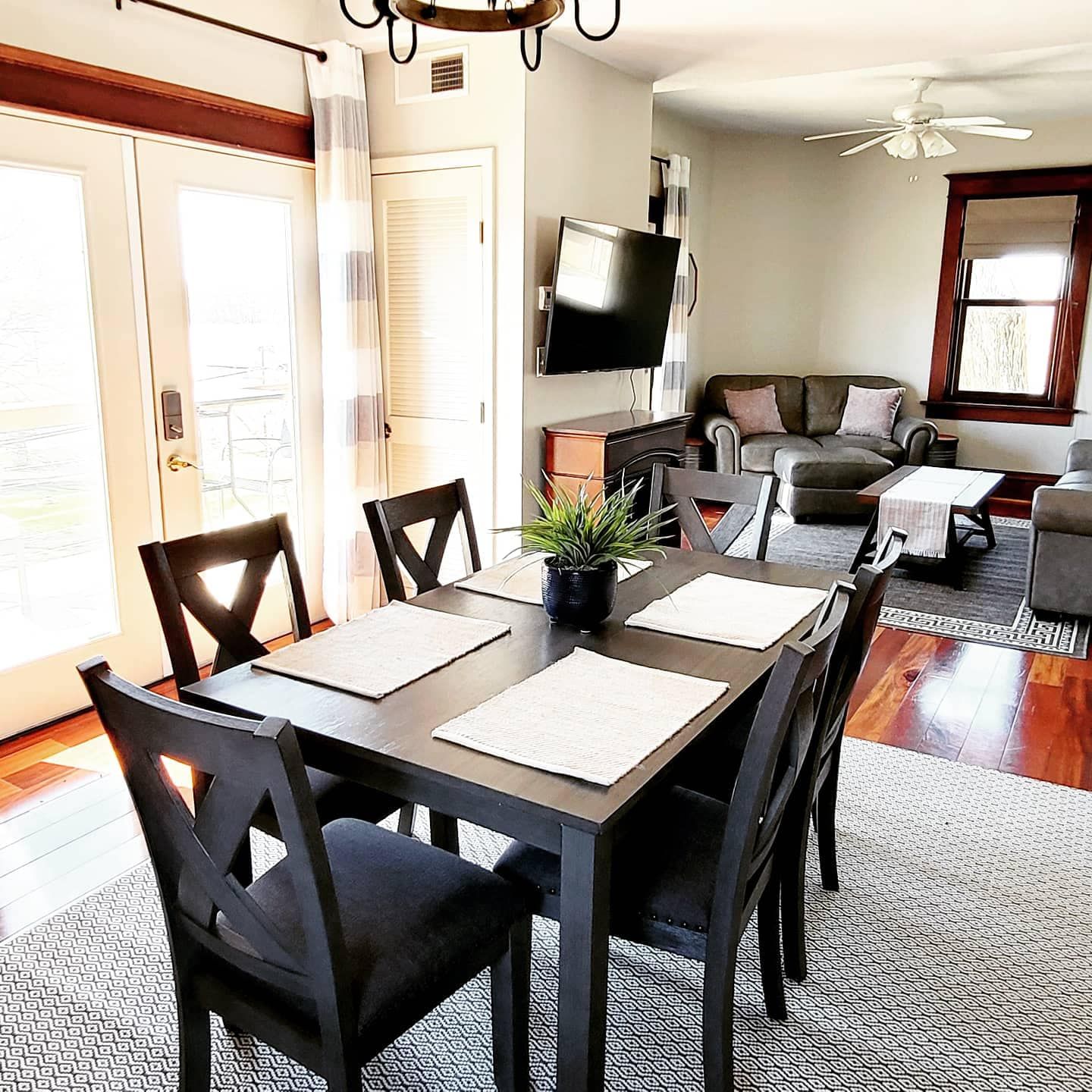 A living room with a table and chairs in it