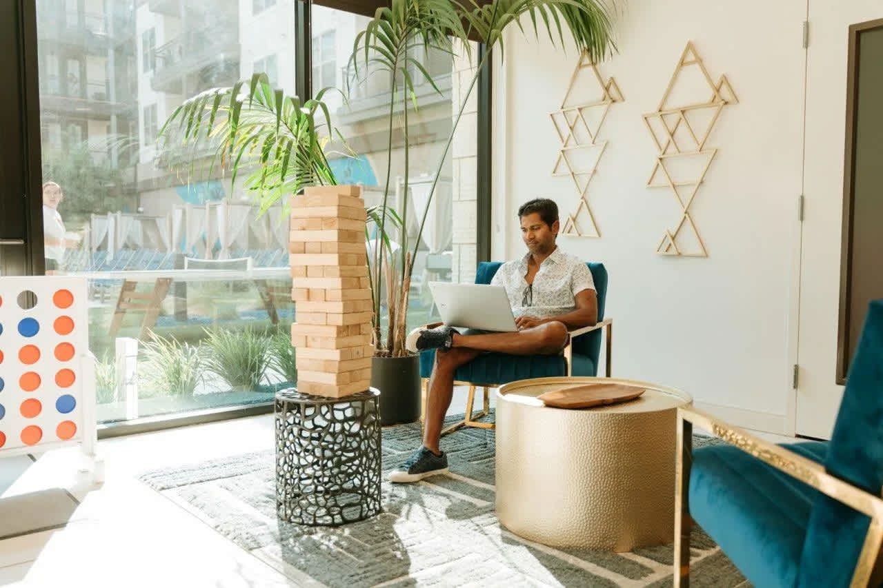 Seating area at Valor at the Realm in Lewisville, TX.
