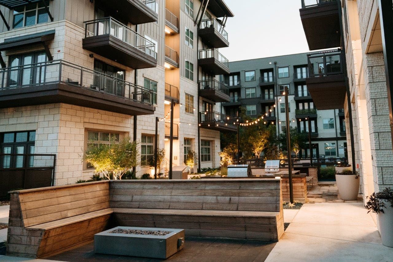 Courtyard at Valor at the Realm in Lewisville, TX.