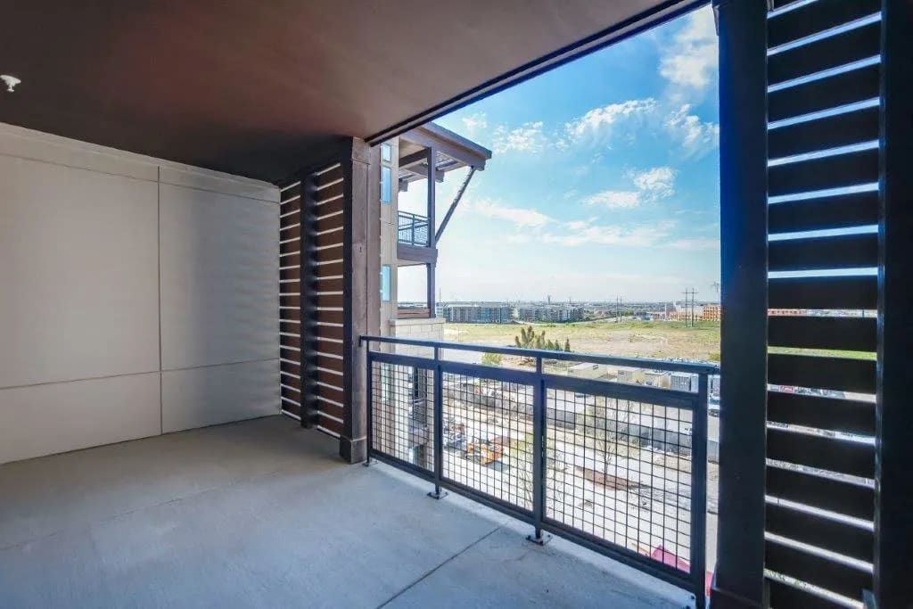 Balcony at Valor at the Realm in Lewisville, TX.