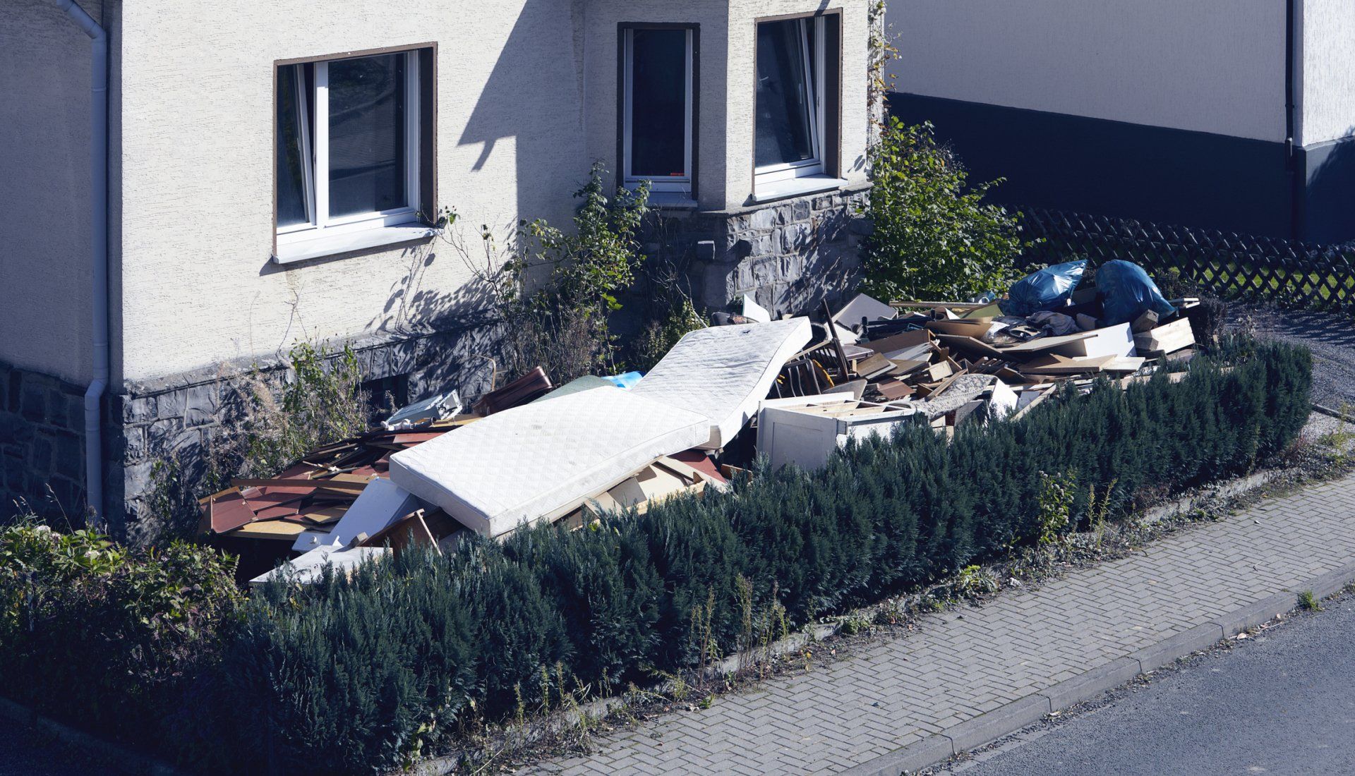 outdoor junks wide shot | Clovis, CA | Mr. Clean Junk Removal
