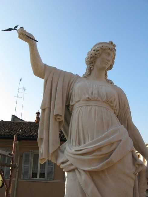 Cremona: statua della pace