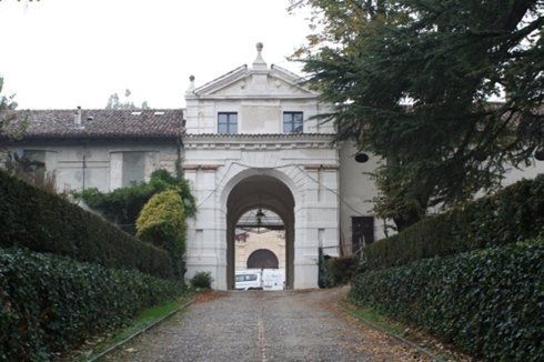 Villa Affaitati, portale d'igresso ai cortili