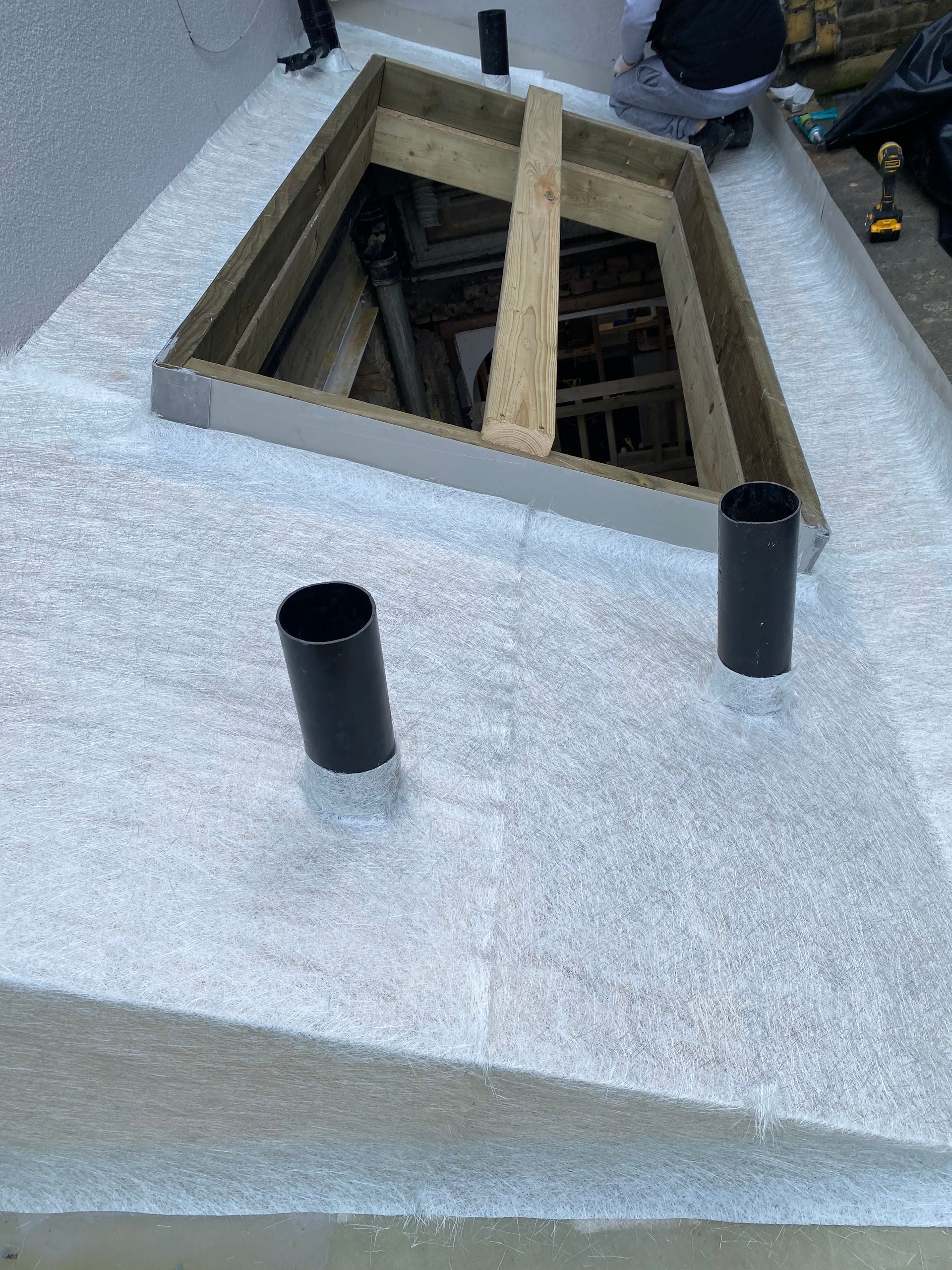 Ibex Builders constructing the timber structural frame for a kitchen roof lantern in E17.