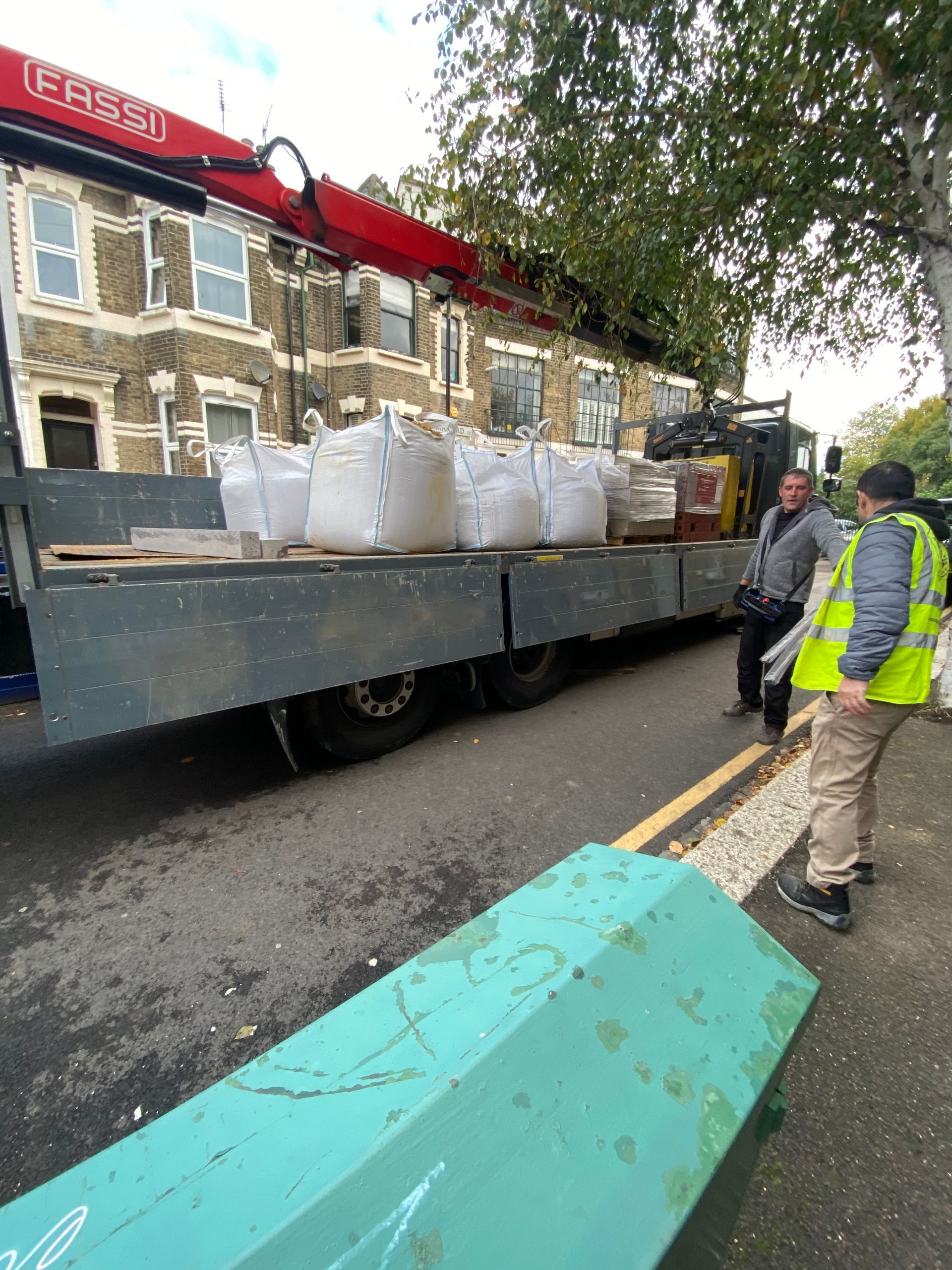 Ibex Builders team receiving a bulk delivery of materials for a Walthamstow E17 project.