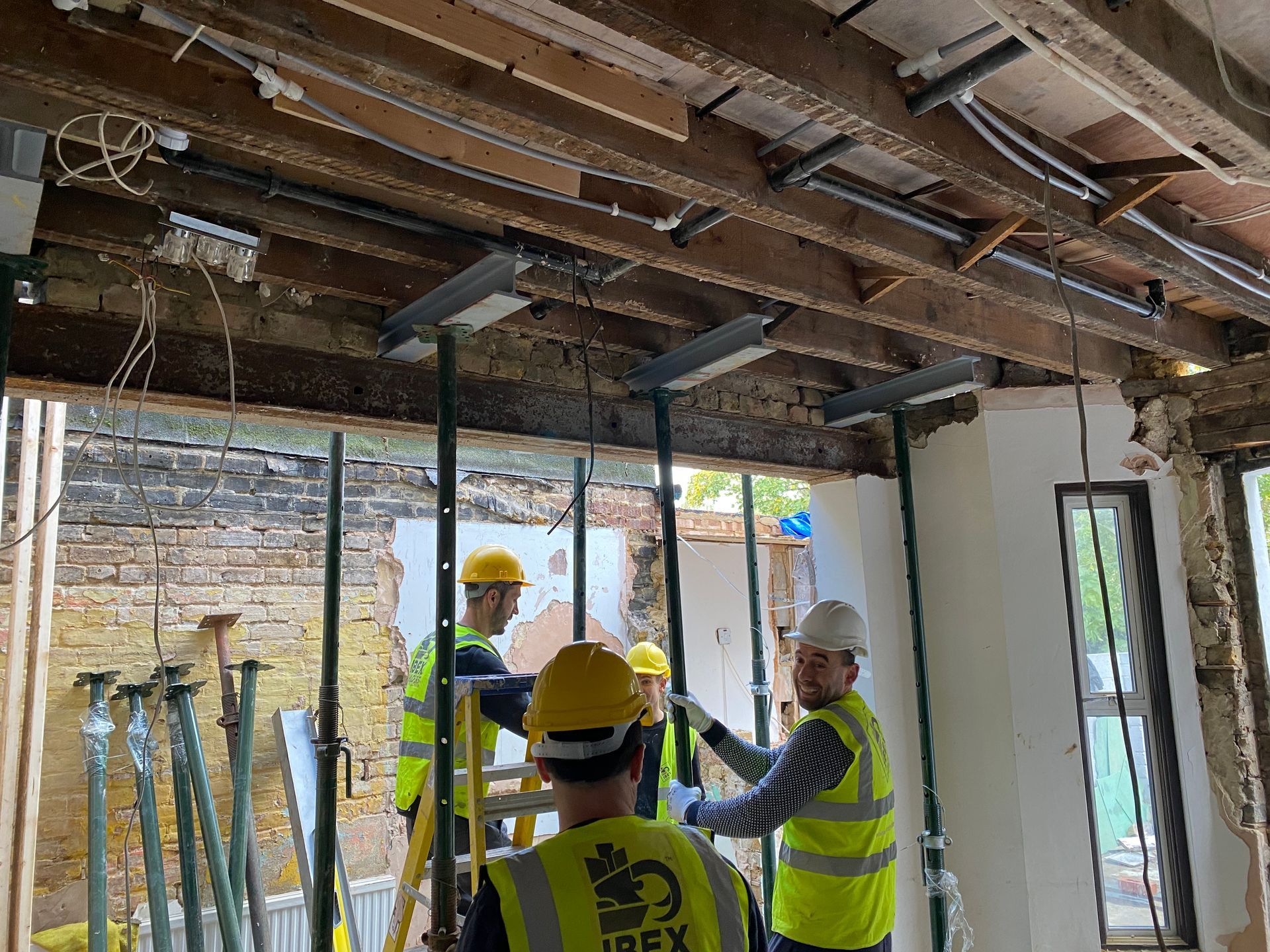 bex Builders team installing structural steel for a kitchen extension in Walthamstow E17.