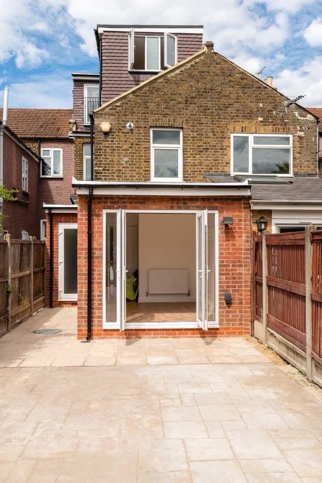Worcester Road E17 Back of the house showing the enrite house, loft and kitchen extension. exterior view 