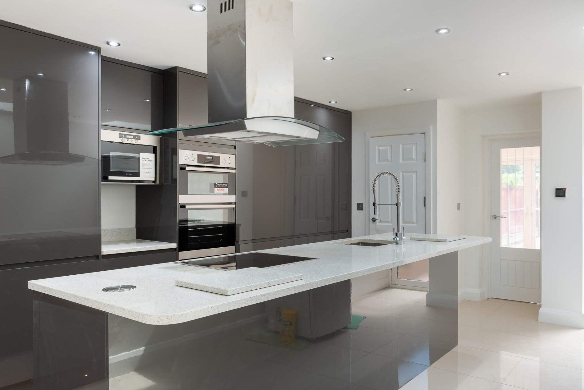 Contemporary kitchen with high-end appliances in Walthamstow by Ibex Builders.