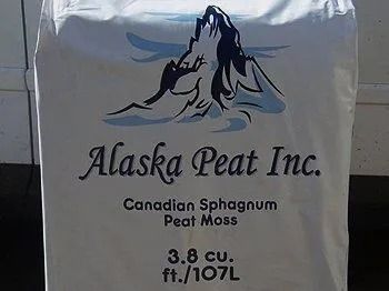 Bag of Alaska Peat Inc. Canadian Sphagnum Peat Moss, white with a mountain logo and blue text, 3.8 cu. ft./107L.
