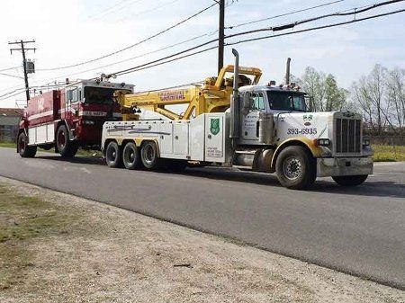 Twelve Wheeler Truck In Highway - Harvey, LA - Carnival Wrecker Service