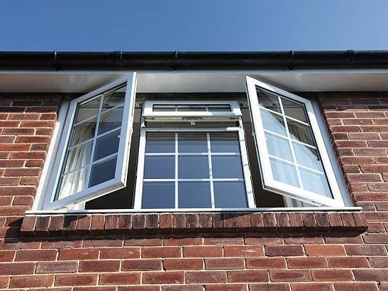 Image of double glazed window, linking to replacement window page