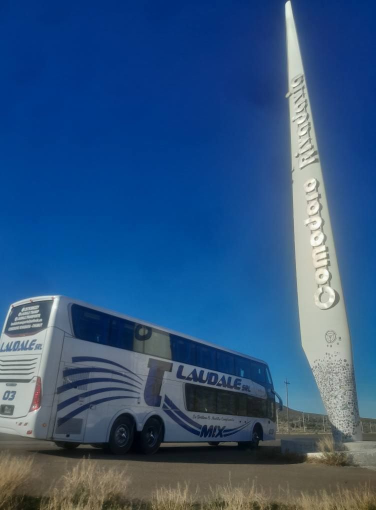 Autobús de dos pisos estacionado