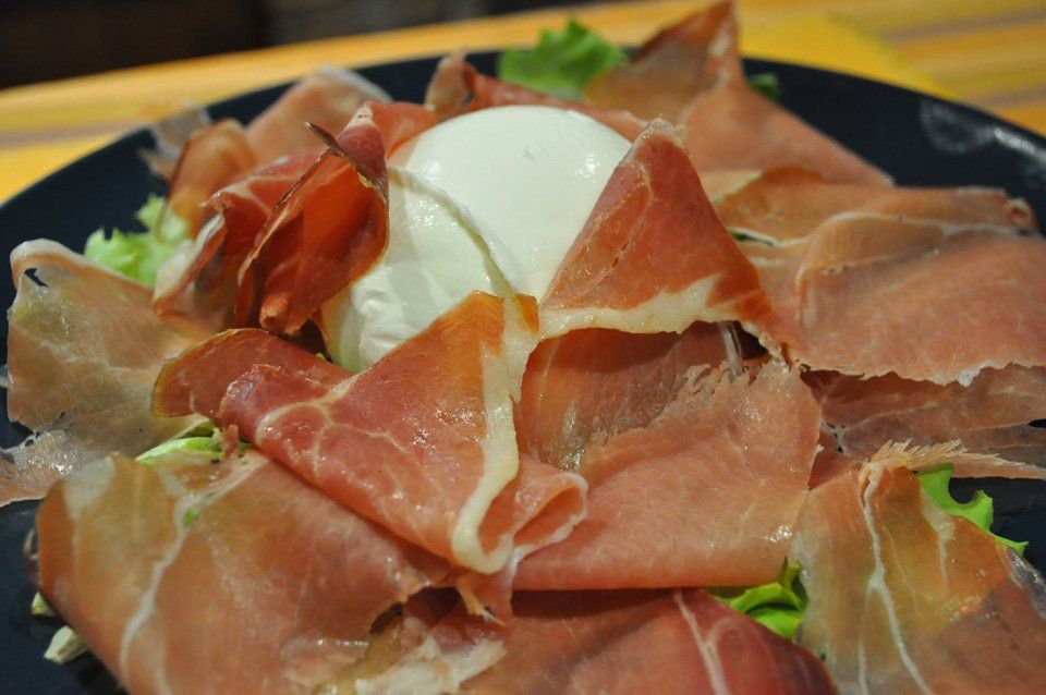 Mozzarella di bufala con prosciutto crudo