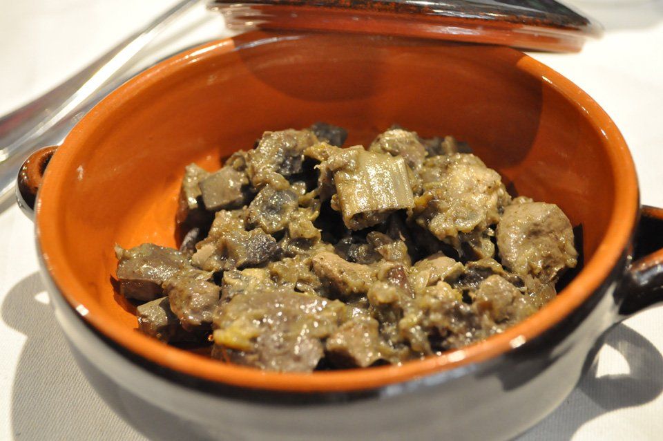 Coratella d'abbacchio coi carciofi