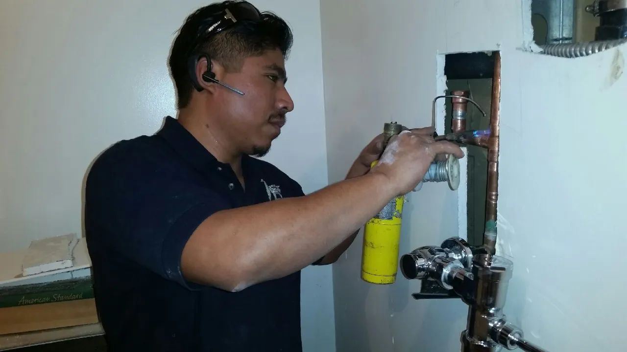 emergency plumbing services in Encino CA