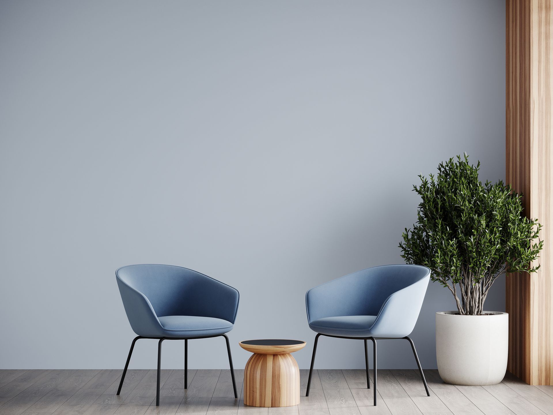 Scène de rue avec des bâtiments en briques, des engins de chantier et un ciel bleu.