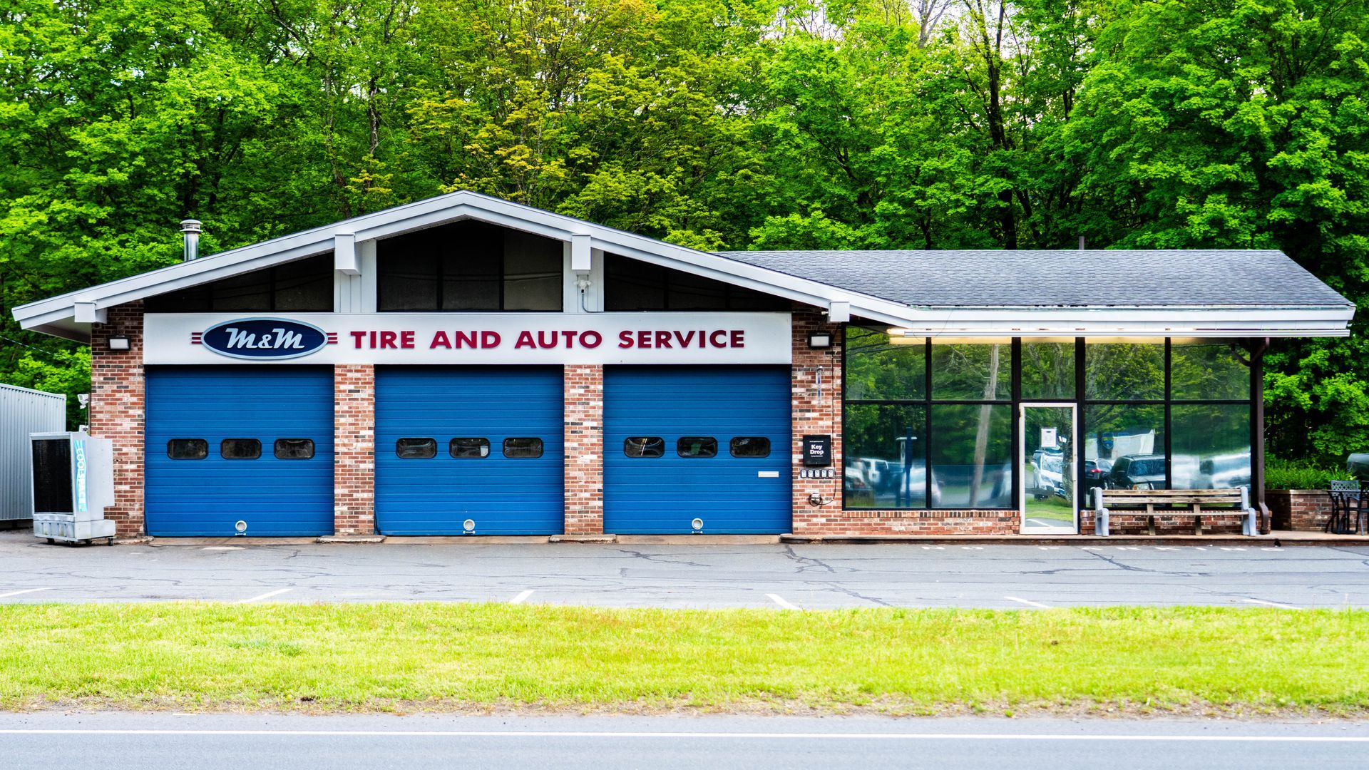 Weatogue, CT Shop Building Image | M&M Auto Group 