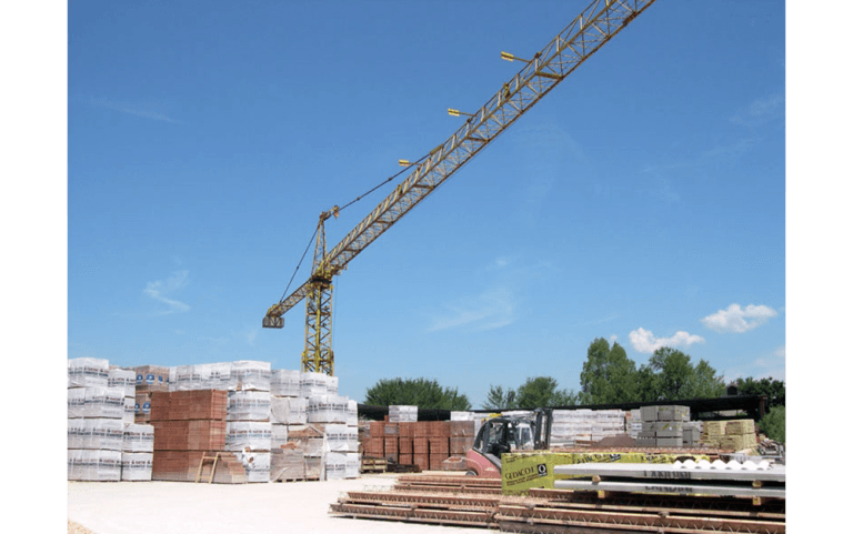 gru per spostamento materiale edile