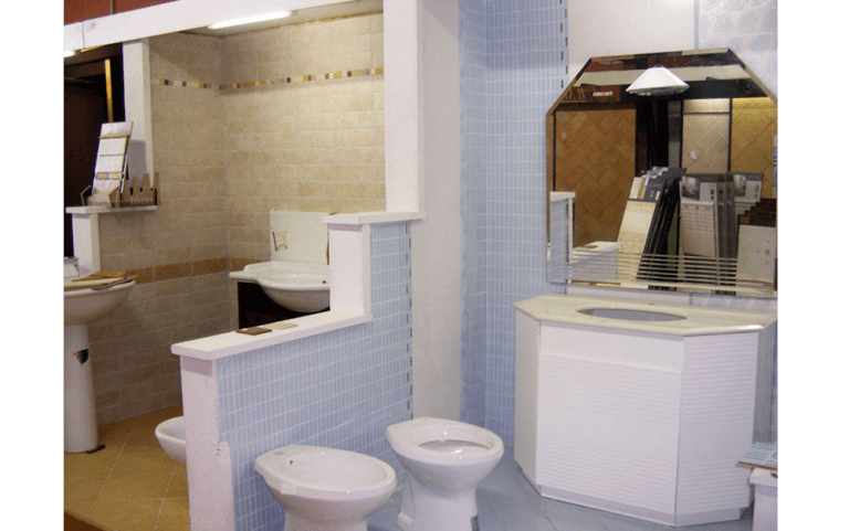 esposizione di sanitari da bagno