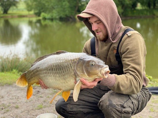 Home [www.hopsfordhallfishery.co.uk]