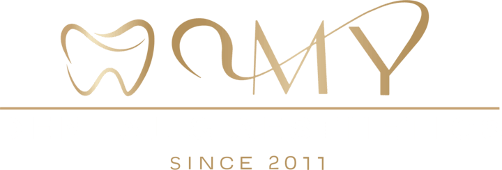 Gold-colored stylized tooth icon.