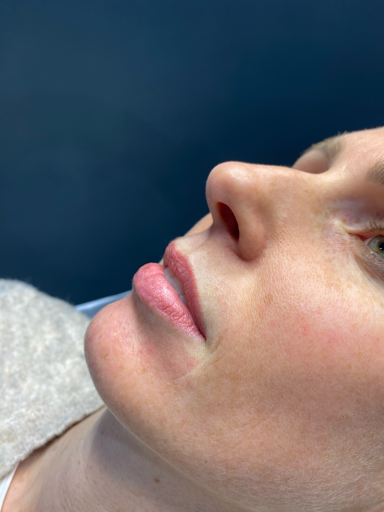 A close up of a woman 's face with pink lips.