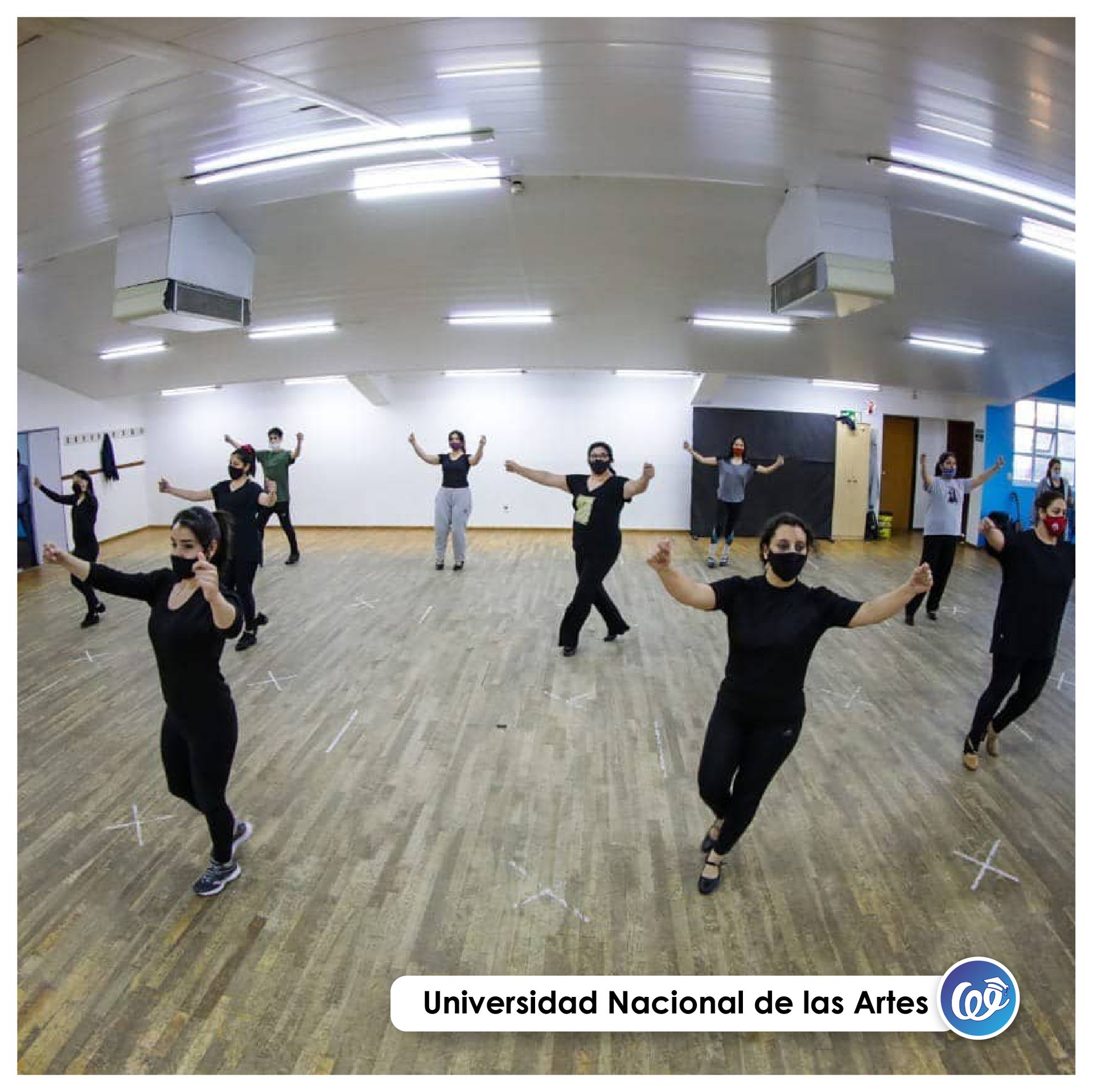 Estudiantes de la UNA ensayando