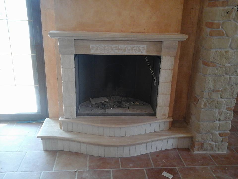 rivestimento camino in marmo
