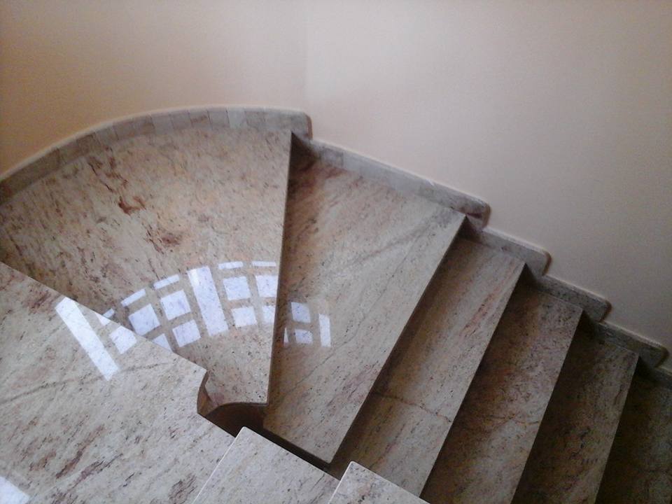 scala in marmo lucido