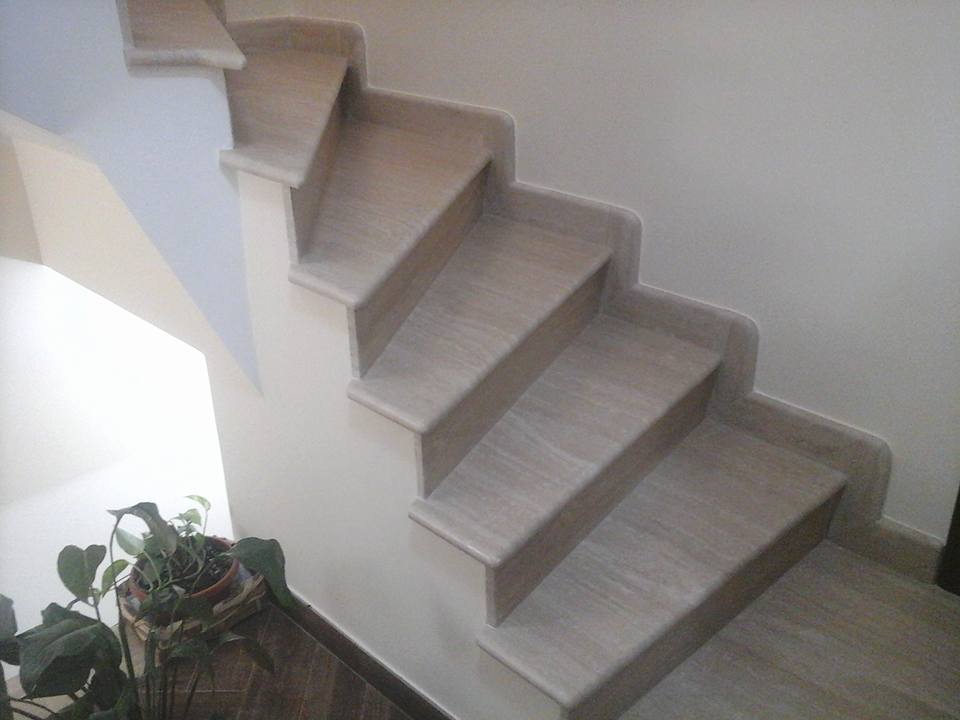 scala rivestita in marmo