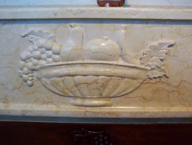 dettaglio incisione su marmo