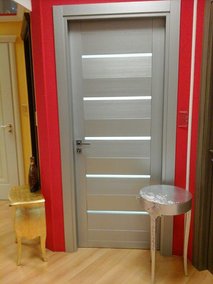 porta moderna laccata grigia