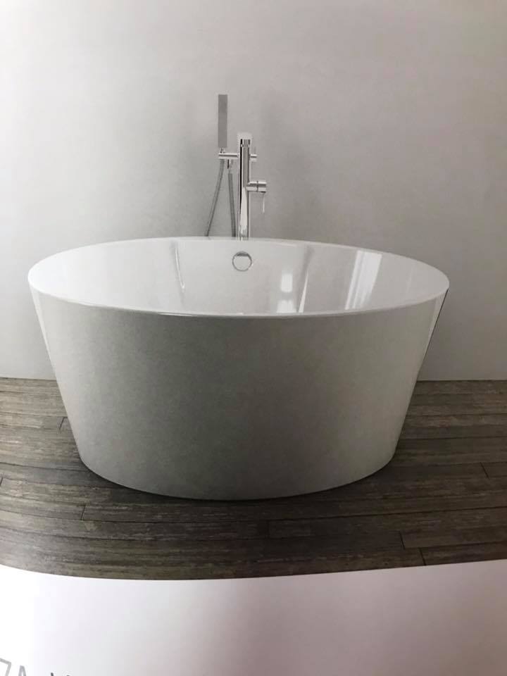 vasca da bagno bianca