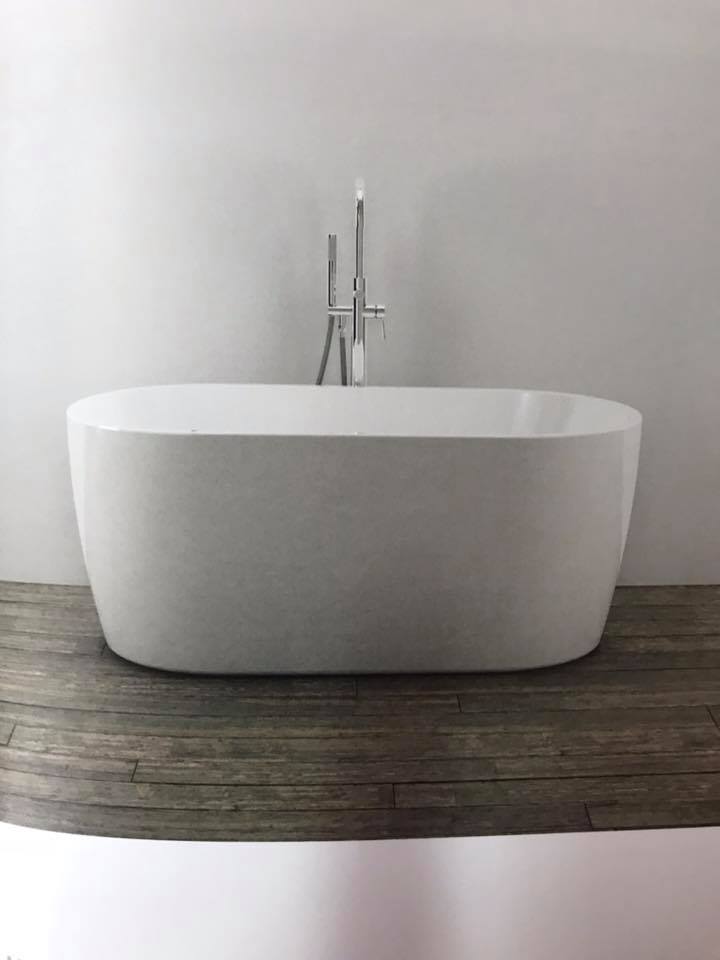 vasca da bagno tondeggiante bianca