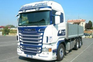 camion con rimorchio aperto