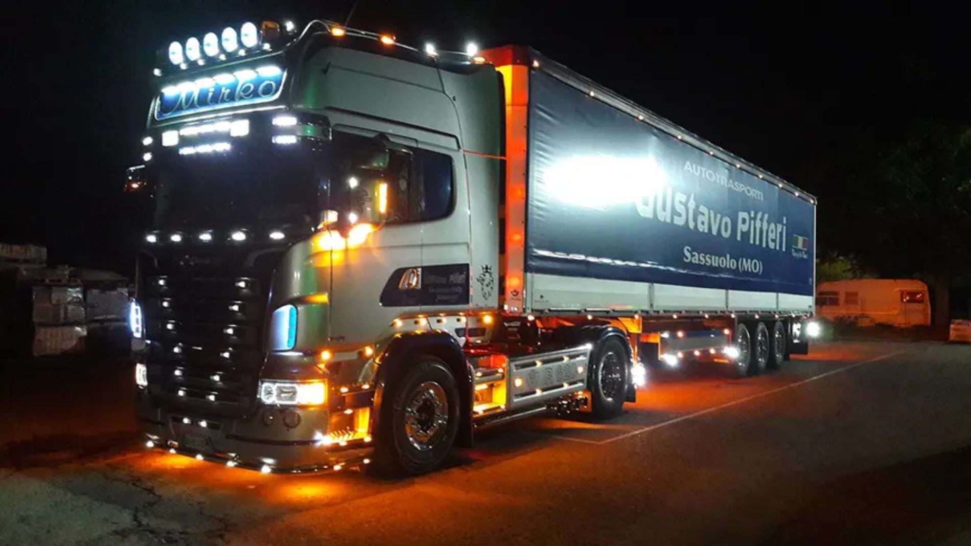 camion rimorchio per autotrasporti