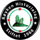 Rundt emblem: «Røyken Historielag» med 1966, svart kant, grønt og rødt blomstermønster og en grønn landskapsskildring.